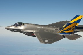 爱游戏体育官方网站-“逆境中的王者：车手在极端天气下的硬仗”