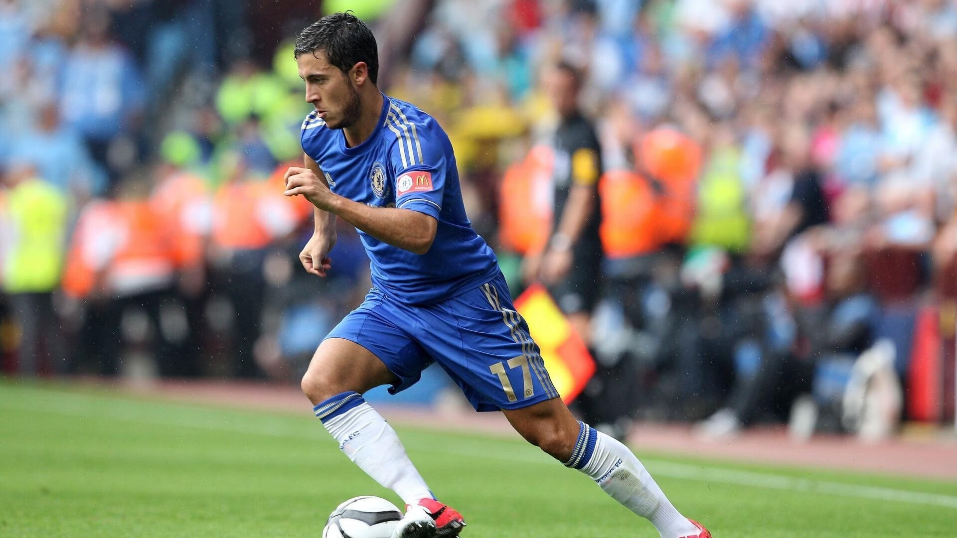 拉恩:全黑队外线的重要进攻手段,突破速度让对手防不胜防,拉恩对费雷拉